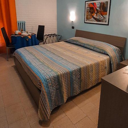 Hotel Mediterraneo Джовинаццо Экстерьер фото