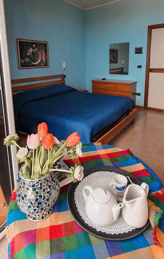 Hotel Mediterraneo Джовинаццо Экстерьер фото