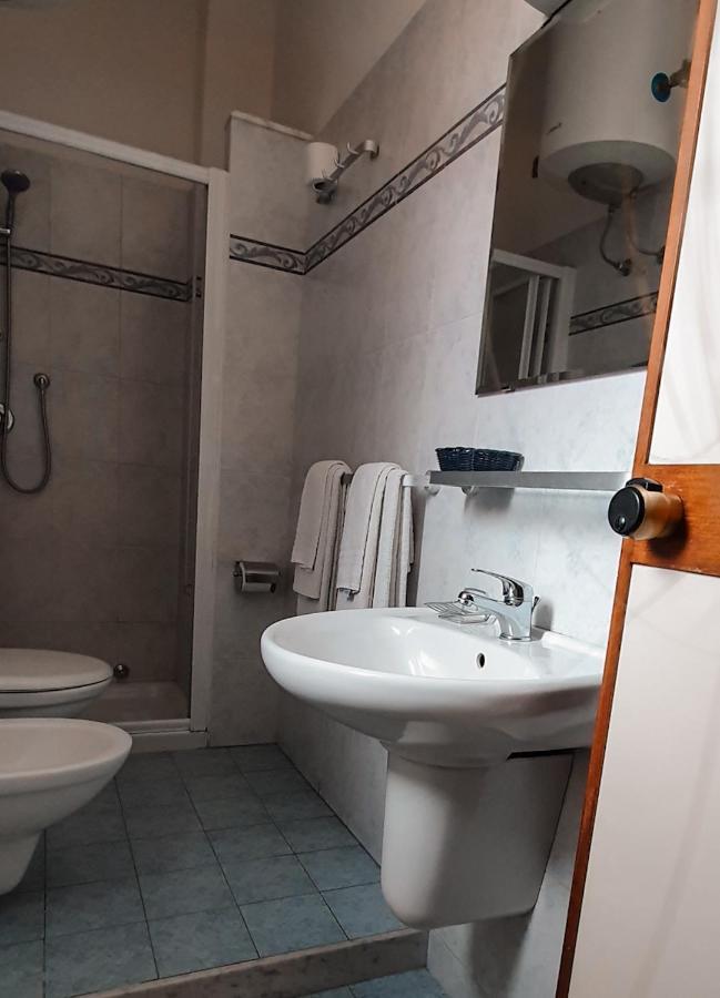 Hotel Mediterraneo Джовинаццо Экстерьер фото