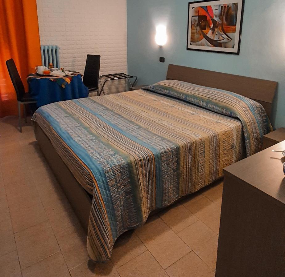 Hotel Mediterraneo Джовинаццо Экстерьер фото