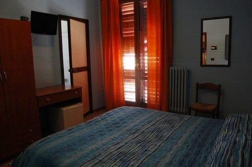 Hotel Mediterraneo Джовинаццо Экстерьер фото